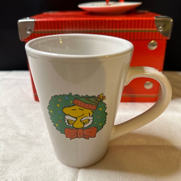 2012 Peanuts Collectible Holiday Snoopy Christmas Gift Box Set w/Mug & Ornament - Picture 9 of 15